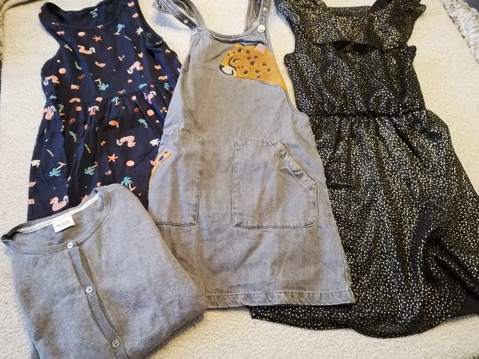 Lot 10 ans robes et gilet