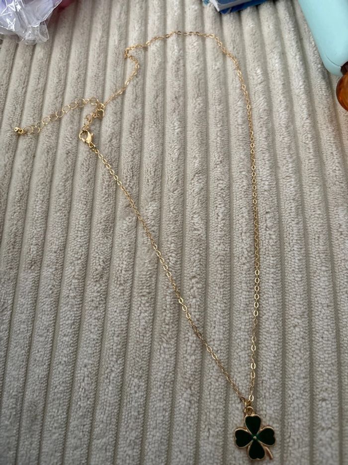 Collier à trèfle à 4 feuilles - photo numéro 2
