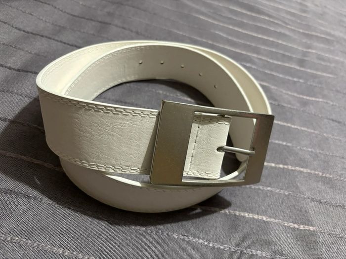 Ceinture blanche avec boucle rectangulaire en métal argentée/chromée 95 cm neuve - photo numéro 2