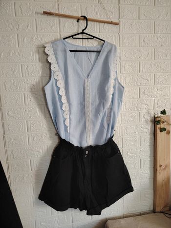 Ensemble short noir et top bleu et blanc