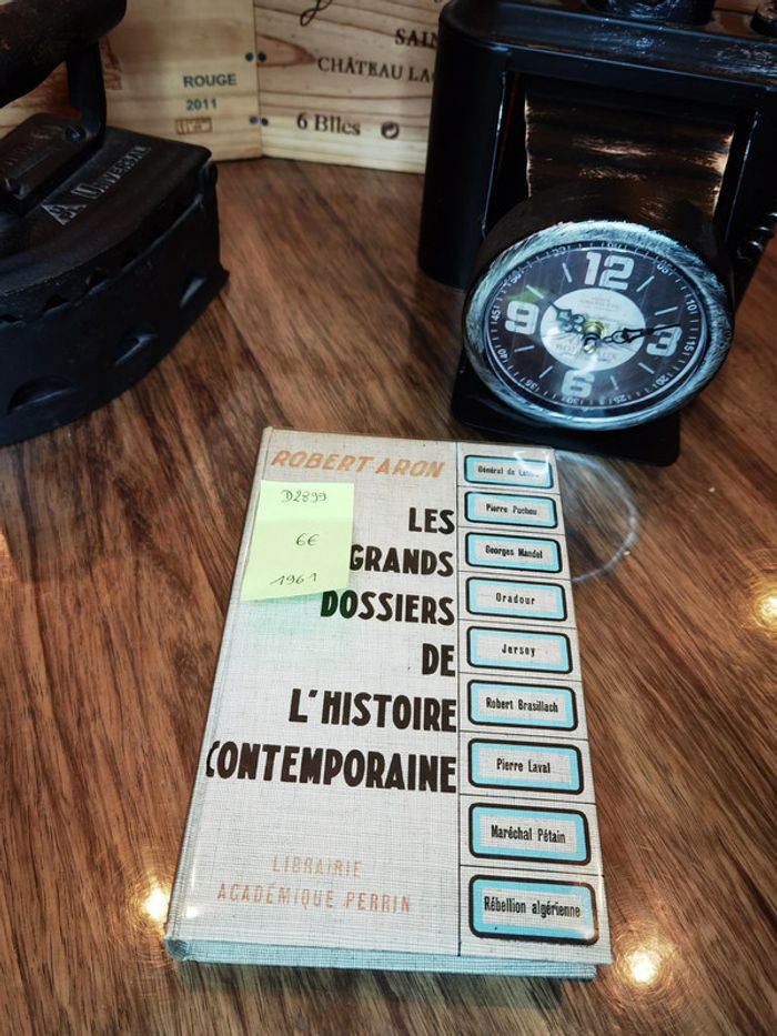 D2899 - livre "Les grands dossiers de l'histoire contemporaine"