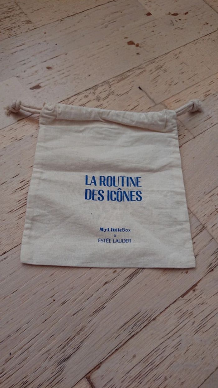 Petite pochette beige "la routine des icônes"
