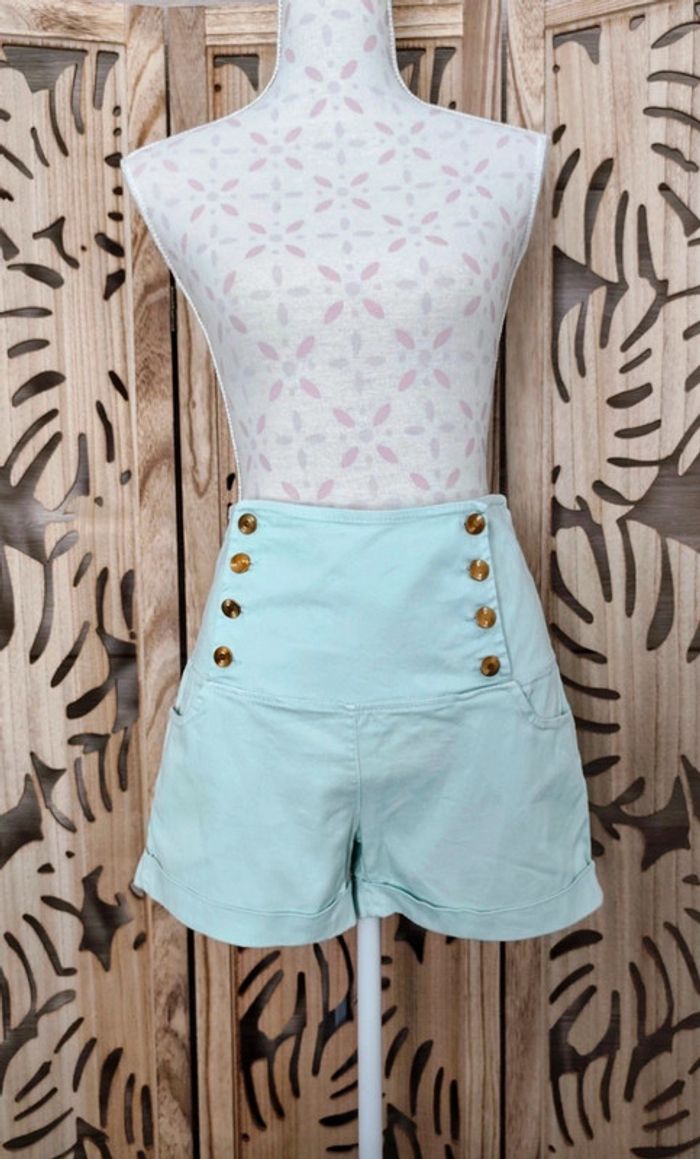 Short en jean vert d'eau boutons dorés - photo numéro 2