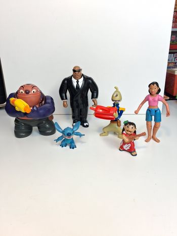 Lot grande figurines vintage Disney Lilo et Stitch 
Taille 15cm pour la plus grande