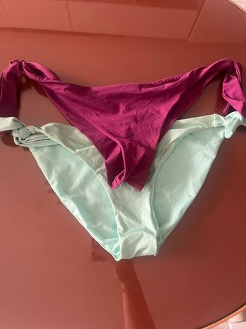 Deux bas de maillots échancré