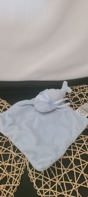 Doudou plat baleine bleu mouchoir MOTS D'ENFANTS