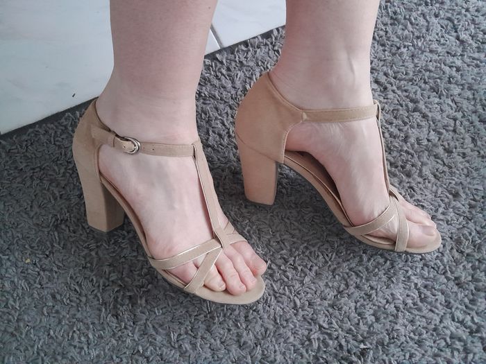 Jolie paire de talons beige T39 - photo numéro 3