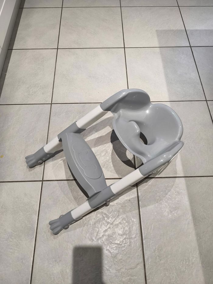 Réducteur Wc avec Marche très bon état - photo numéro 2