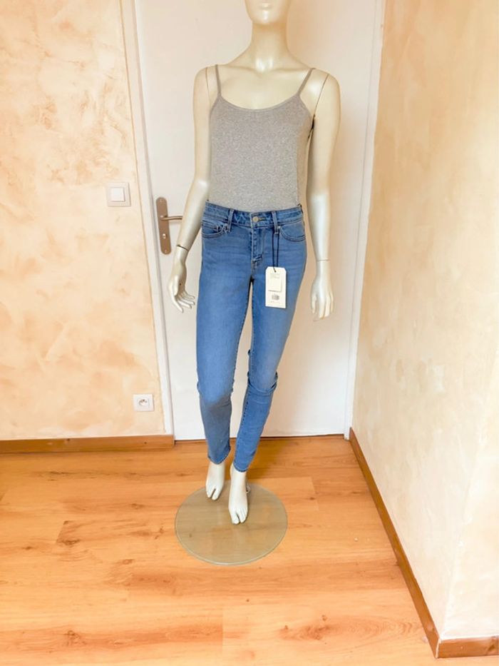 Jean Levi’s 711 Skinny – Taille 28/32 – Bleu clair – Neuf avec étiquette - photo numéro 4
