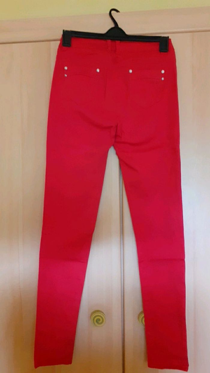 Pantalon rouge - photo numéro 2