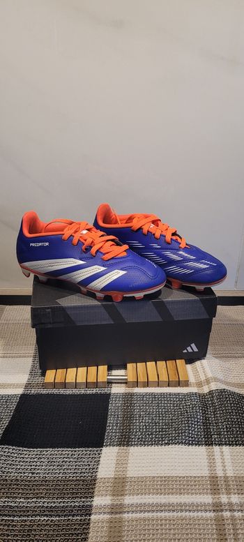 Chaussures de foot Adidas Predator taille 32