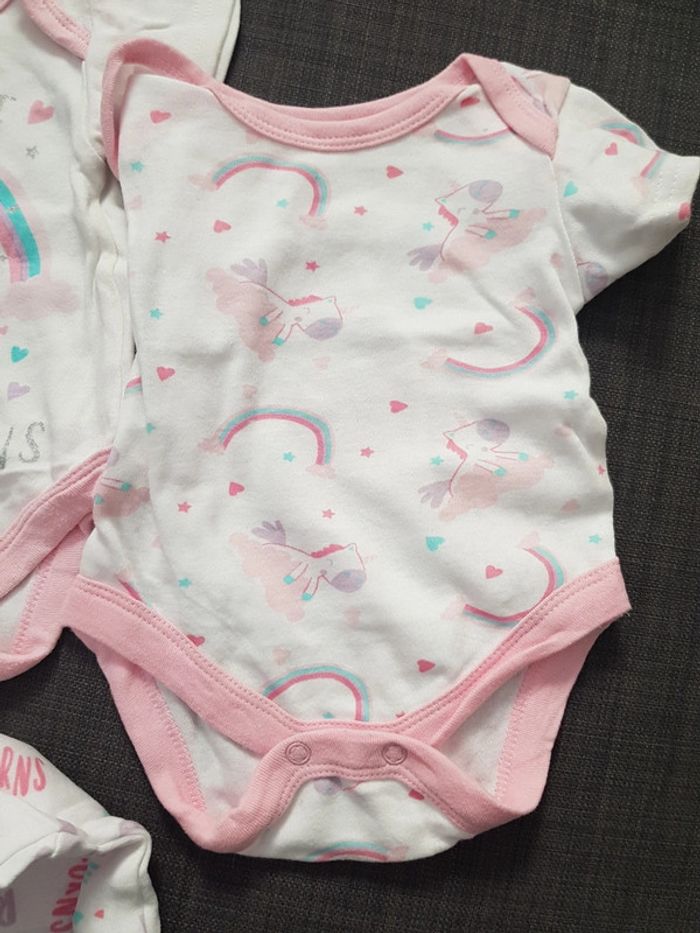 Lot 3 bodys manches courtes licorne - photo numéro 3