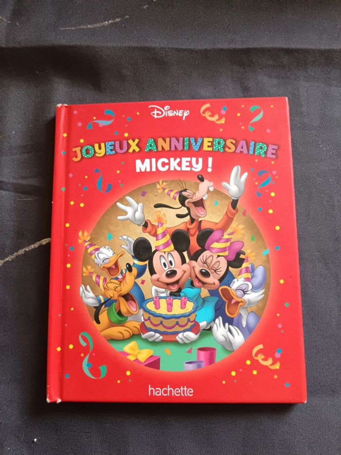 Livre joyeux anniversaire Mickey