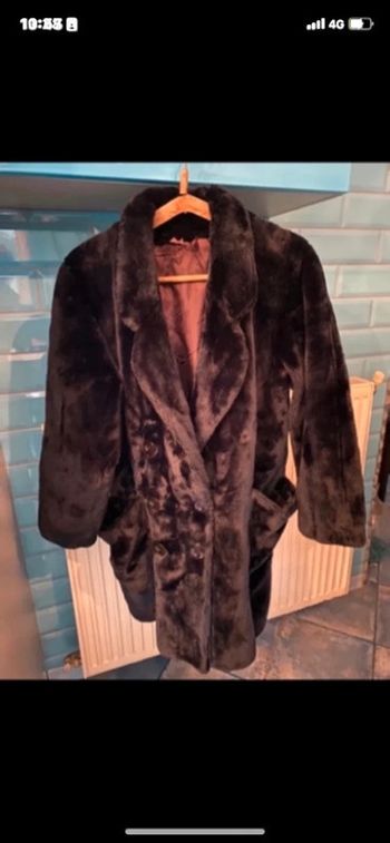 Manteau noir fausse fourrure