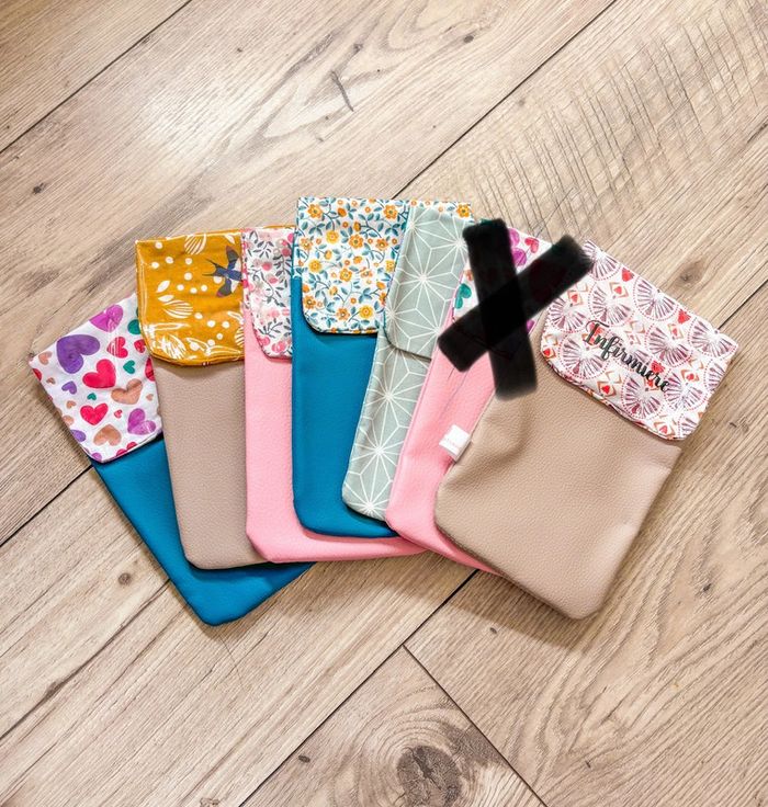 Une Pochette infirmière plusieurs coloris