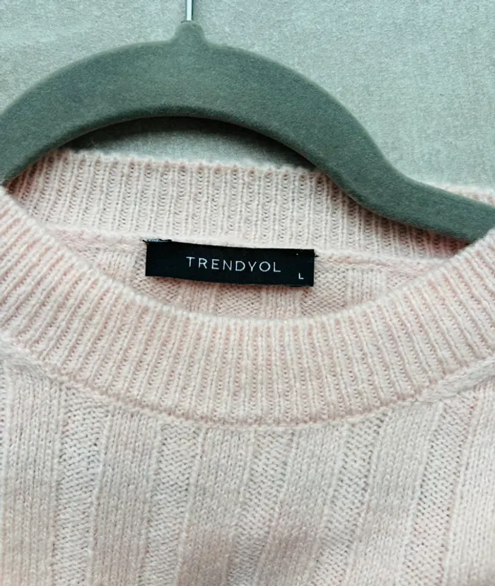 Magnifique pull rose pale côtelé Trendyol L neuf - photo numéro 3