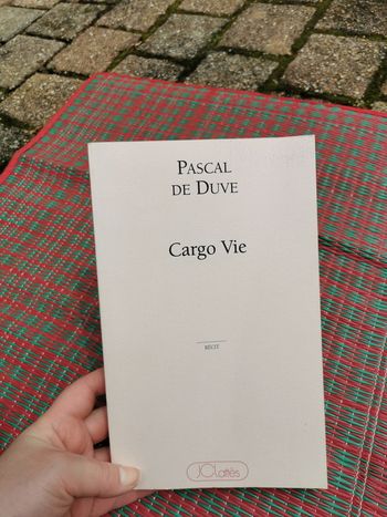 Pascal de Duve, Cargo Vie, récit