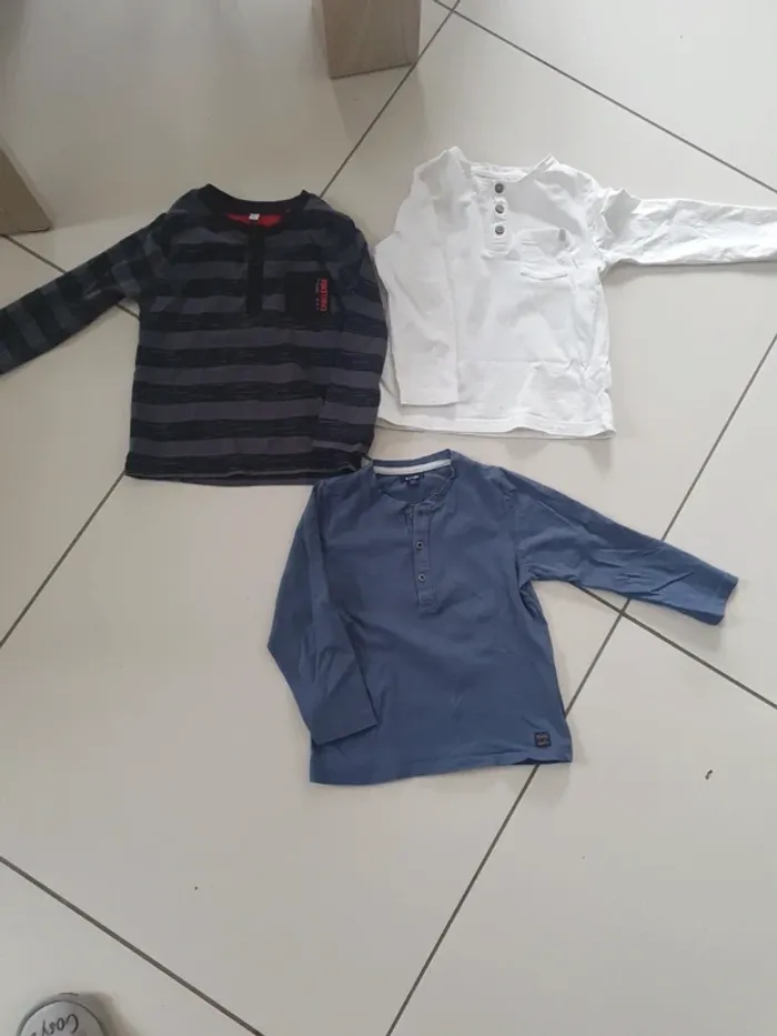 Lot t-shirts manches longues 3 ans - photo numéro 4
