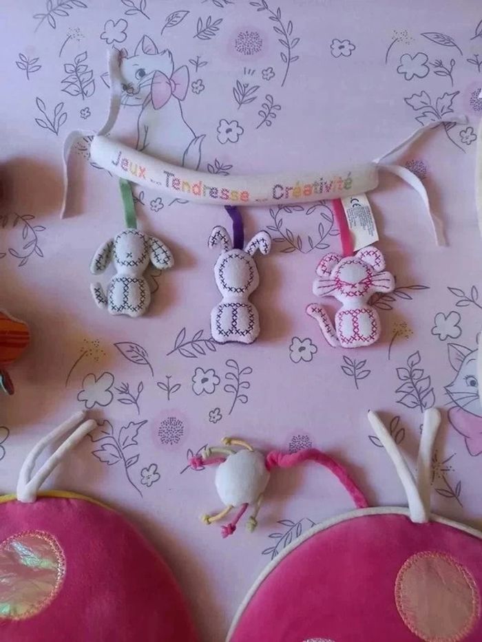 Jouets peluches d'éveil colorés acidulés à suspendre au lit ou à la poussette - photo numéro 7