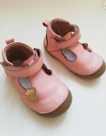 Chaussures fille roses et dorées, 20, Vertbaudet, en très bon état