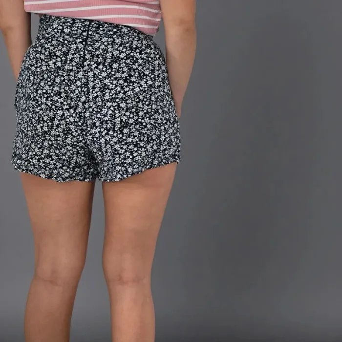 Short fleurie taille haute