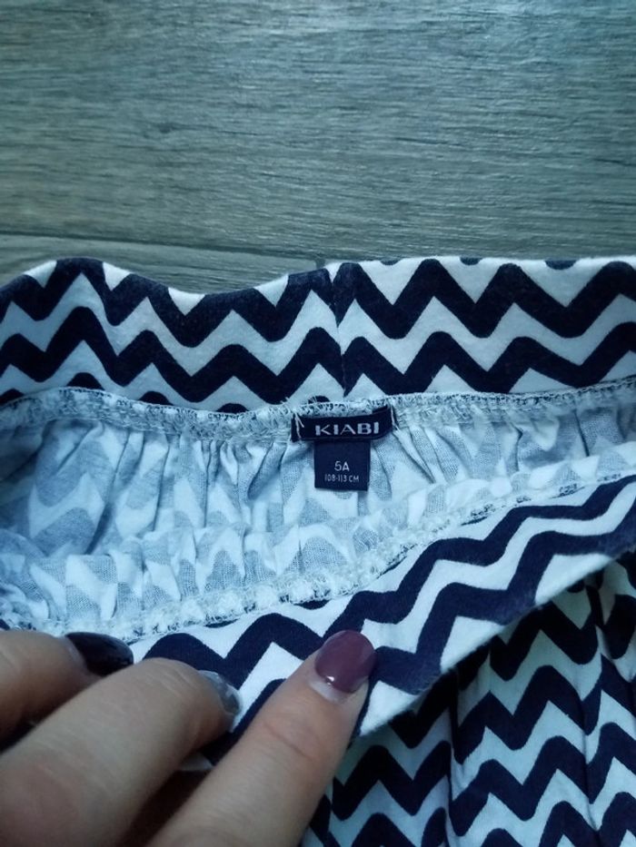 Jupe taille 5 ans très bon état Kiabi - photo numéro 2