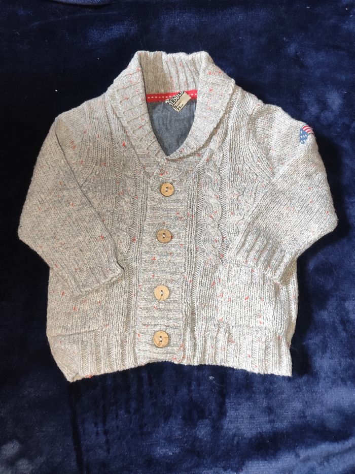 Pull / gilet tape à l'oeil 9 mois