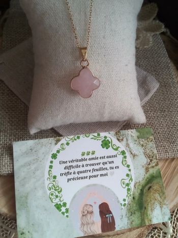 Collier trèfle à quatre feuilles en quartz rose