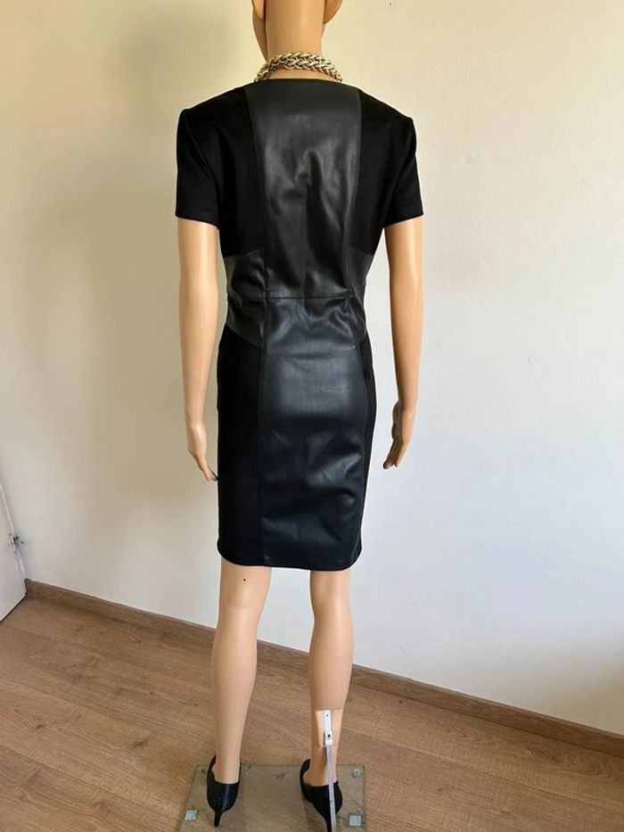 Robe noire à manches courtes avec simili cuir Only taille M jamais portée - photo numéro 9
