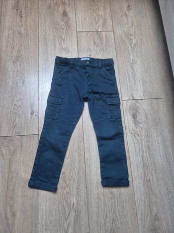 Pantalon cargo gémo bleu foncé 4 ans en très bon état
