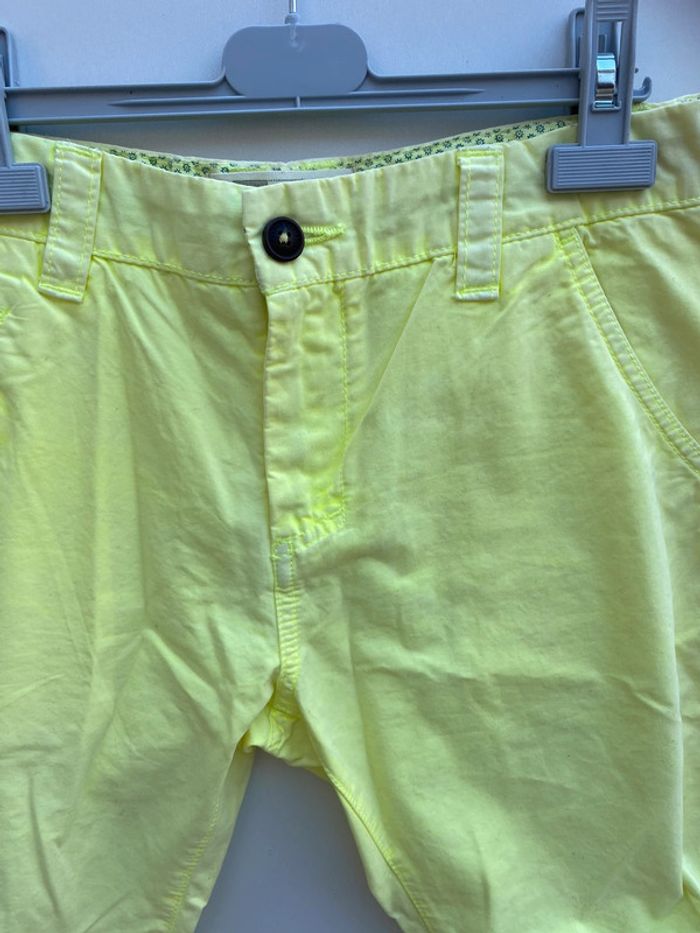 Short jaune - photo numéro 2