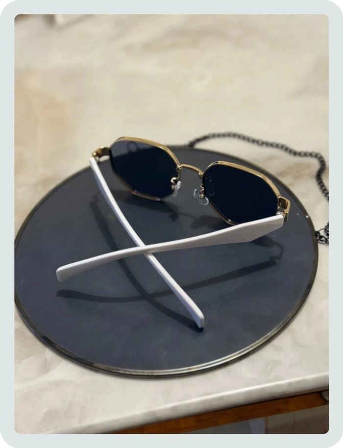 Lunette de soleil noire/blanche - photo numéro 4