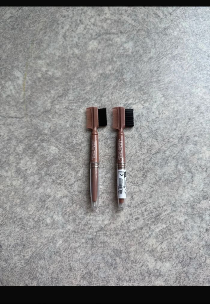 Lot de 2 crayon sourcils neuf