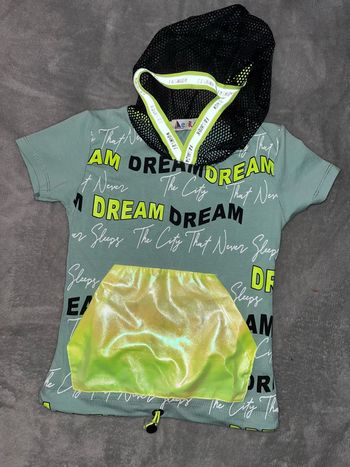 Tee shirt avec capuche