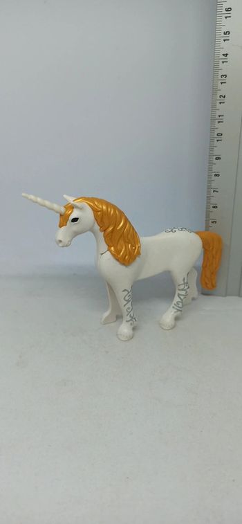 Licorne dorée et blanche avec corne blanche playmobil
