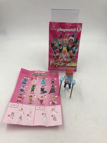 Figurine Playmobil N•5204 Series randonneuse dans la neige