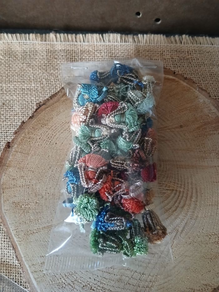 Lot de 16 glands pompons long guipure - photo numéro 3