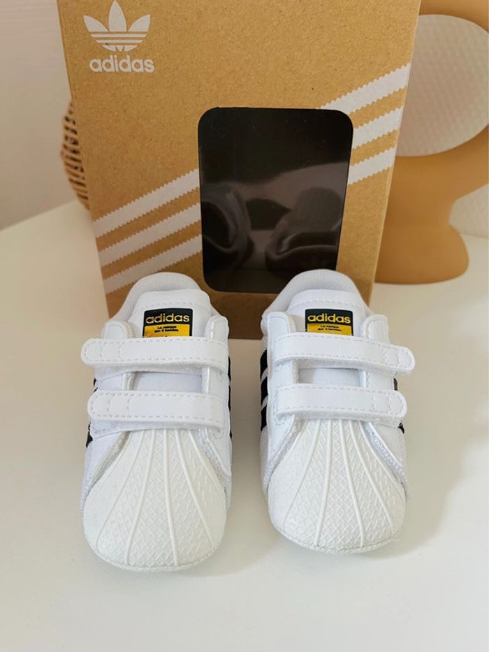 Adidas Superstar pointure 19 - photo numéro 2