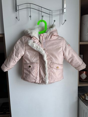 Doudoune rose clair billieblush capuche moumoute blanche fille 2ans