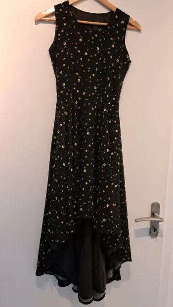 Robe habillée, environ 14/16 ans, neuve