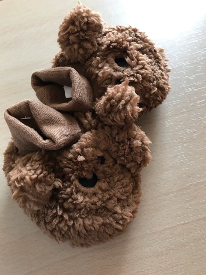 Chaussons oursons 3/6 mois neuf