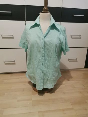 Belle chemise couleur bleu turquoise taille 44