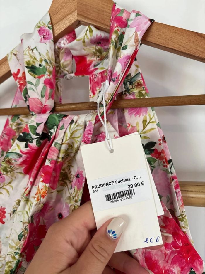 Jolie Combi short à fleurs rose et blanche Kilky taille S/M neuve avec étiquette - photo numéro 7