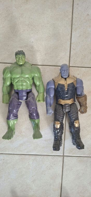 Lot de 2 Figurines Marvel Hulk et Thanos (30 cm, Bon État)Lot de 2 Figurines Marvel Hulk et Thanos (30 cm, Bon État)