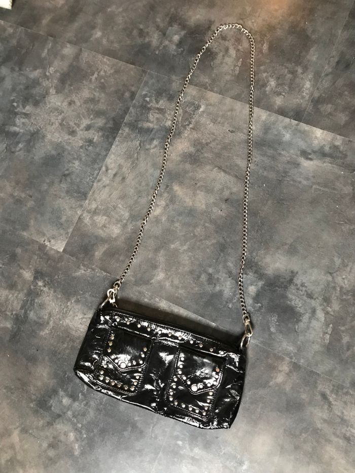 Mini sac pochette Vinyl similicuir en bandoulière chaîne - photo numéro 3