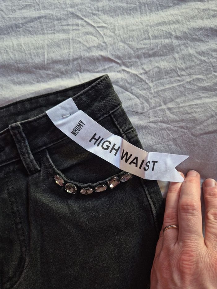 Jeans neuf - photo numéro 3
