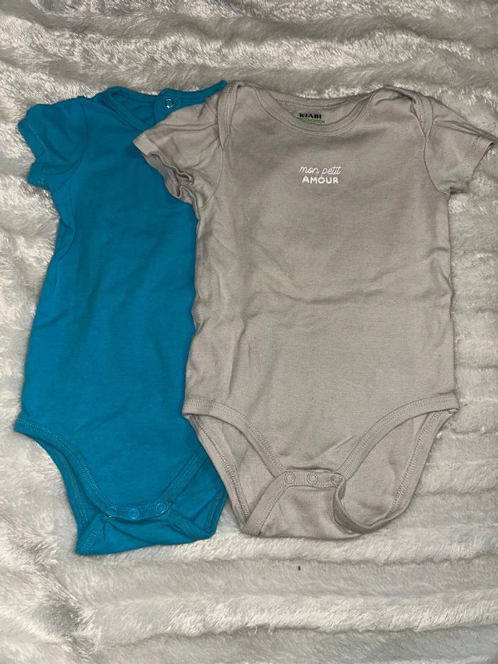 2 bodys manches courtes