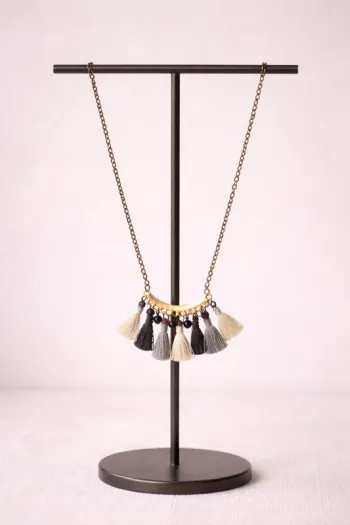 Collier femme ponpon