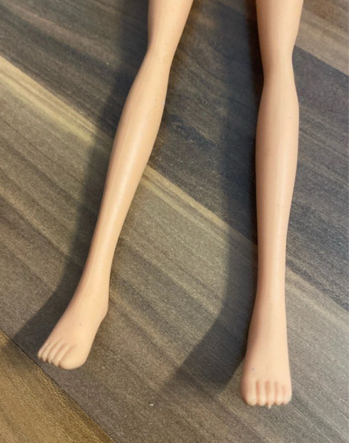 Poupée winx club bloom 2011 - état satisfaisant - photo numéro 3