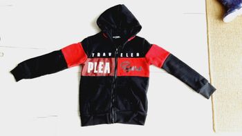 Vêtement garçon gilet à capuche noir et rouge Linda Fashion 8 ans